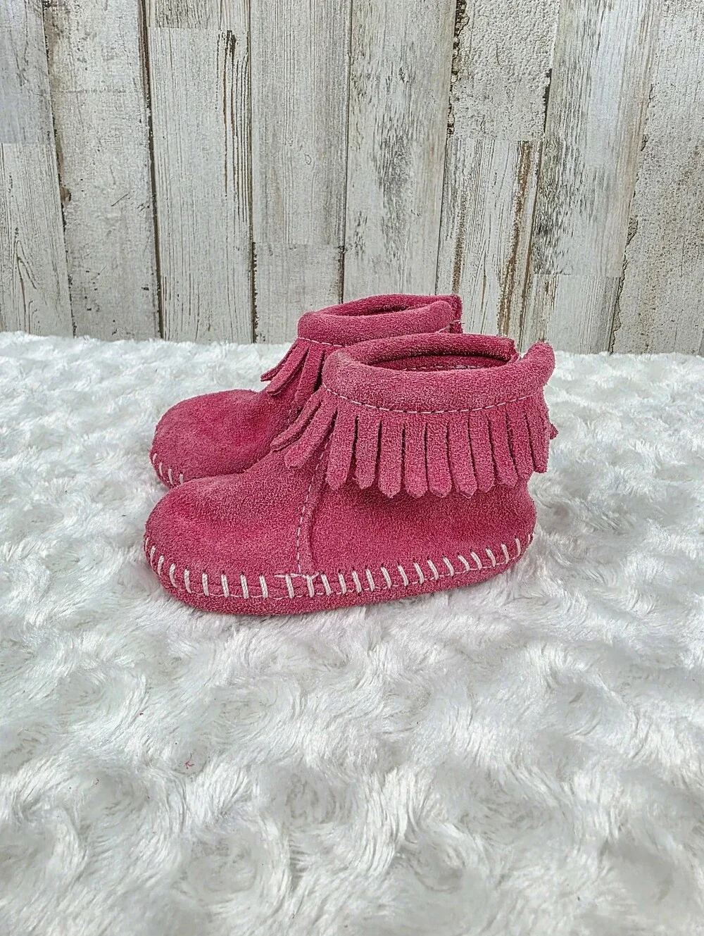 Minnetonka Pink Suede Fringe Moccasin Boots Size 2
